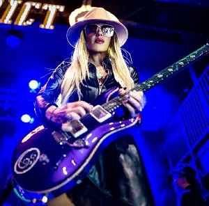 Превью Orianthi: «Люблю сильную руку!»